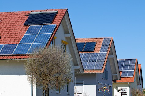 Hausdächer mit Solaranlagen